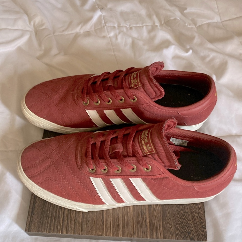Men’s size 11 Maroon adidas skateboarding shoes. Great conditions